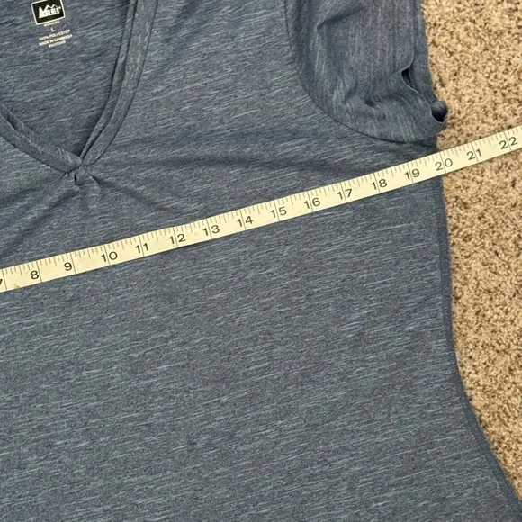 REI T-shirt Size Large - Picture 2 of 4